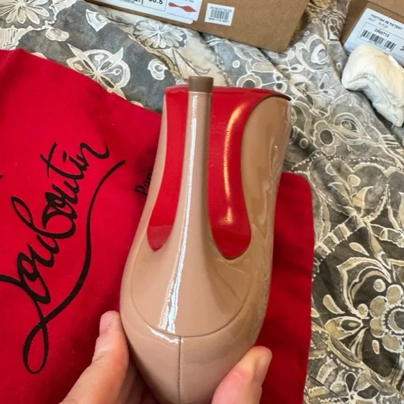 Christian Louboutin Nude Patent Leather Pumps Pigalle 85 - Picture 8 of 11